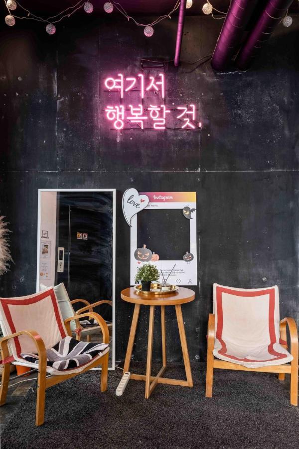 Canvas Black Guesthouse ปูซาน ภายนอก รูปภาพ