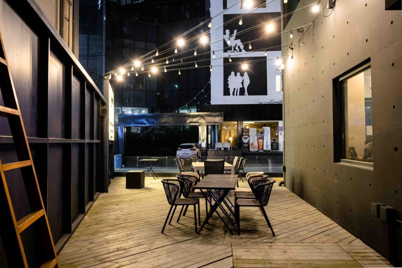Canvas Black Guesthouse ปูซาน ภายนอก รูปภาพ