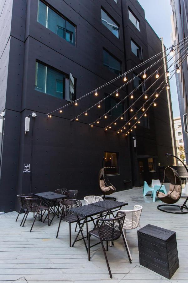 Canvas Black Guesthouse ปูซาน ภายนอก รูปภาพ