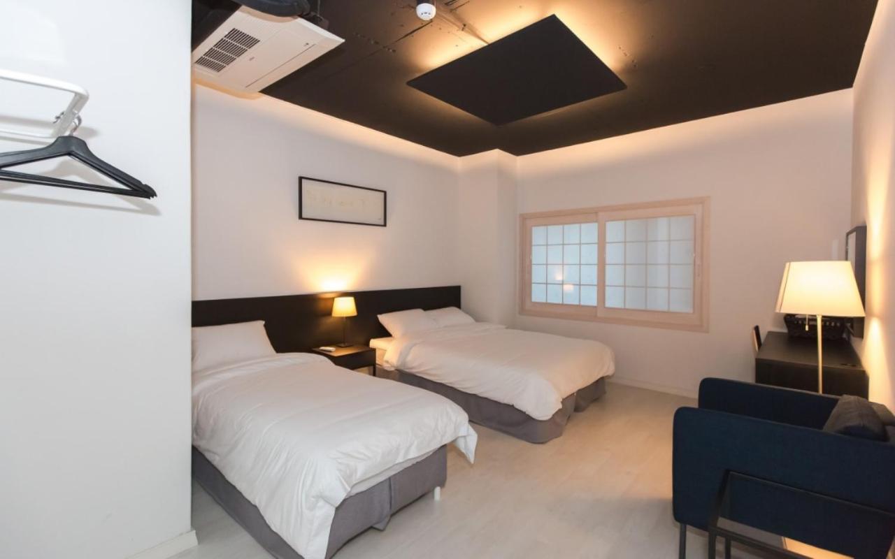 Canvas Black Guesthouse ปูซาน ภายนอก รูปภาพ
