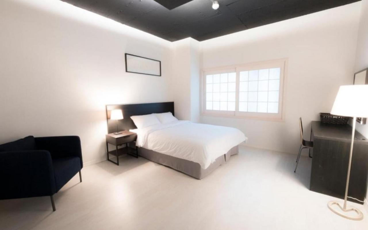 Canvas Black Guesthouse ปูซาน ภายนอก รูปภาพ