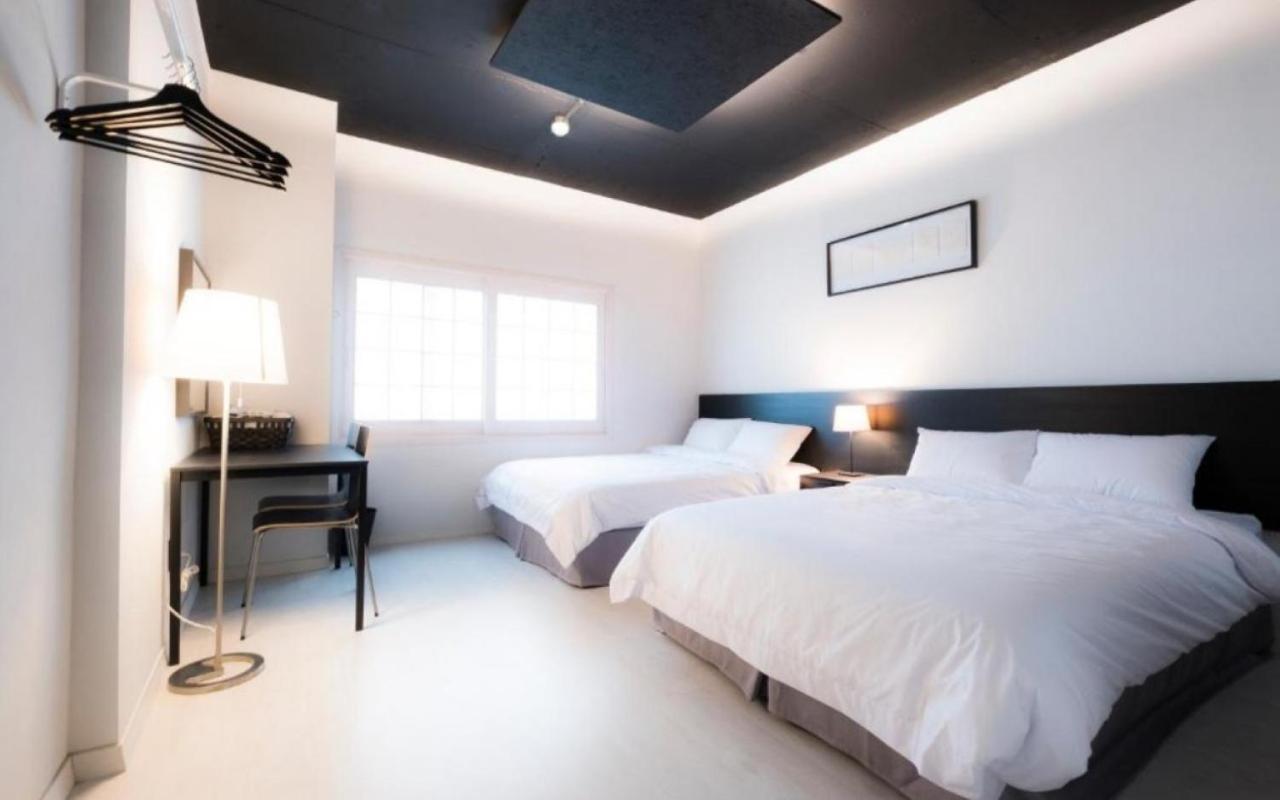 Canvas Black Guesthouse ปูซาน ภายนอก รูปภาพ