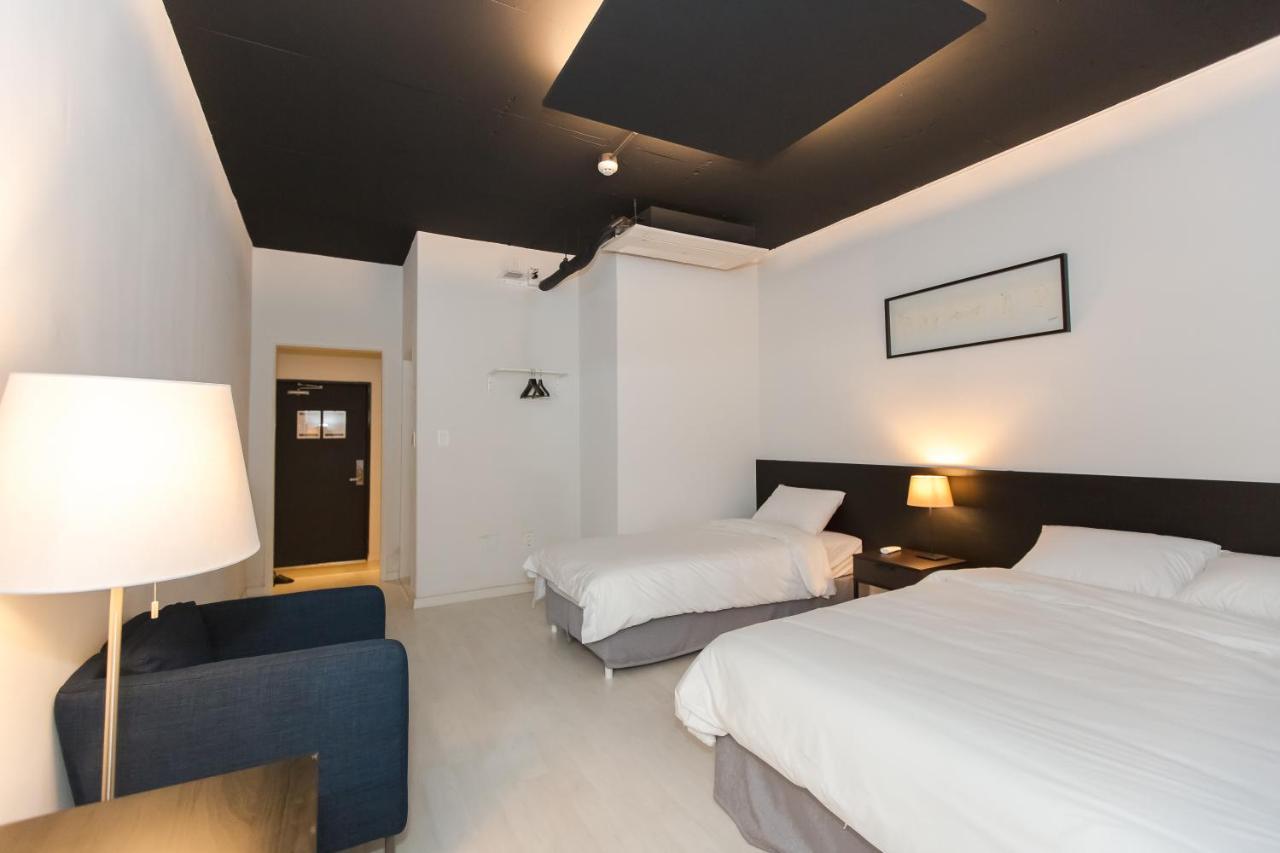Canvas Black Guesthouse ปูซาน ภายนอก รูปภาพ